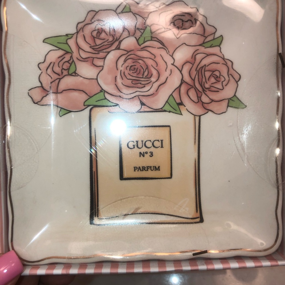 🌸 Gucci Pink Rose Bouquet Parfum Trinket Tray  approx 5 x 5